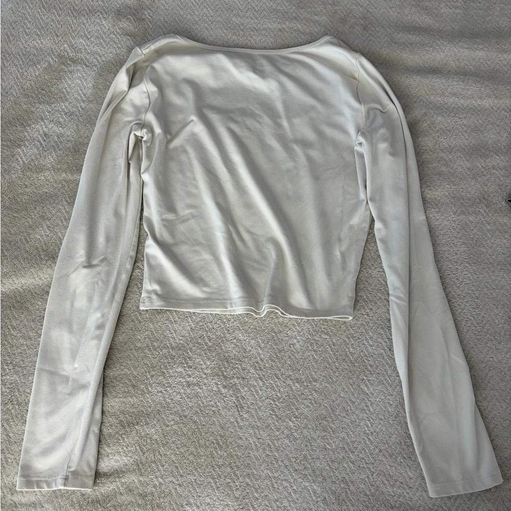 Hollister Women's Cream Long-Sleeve Scoop Neck Crop Top - Picture 2 of 3